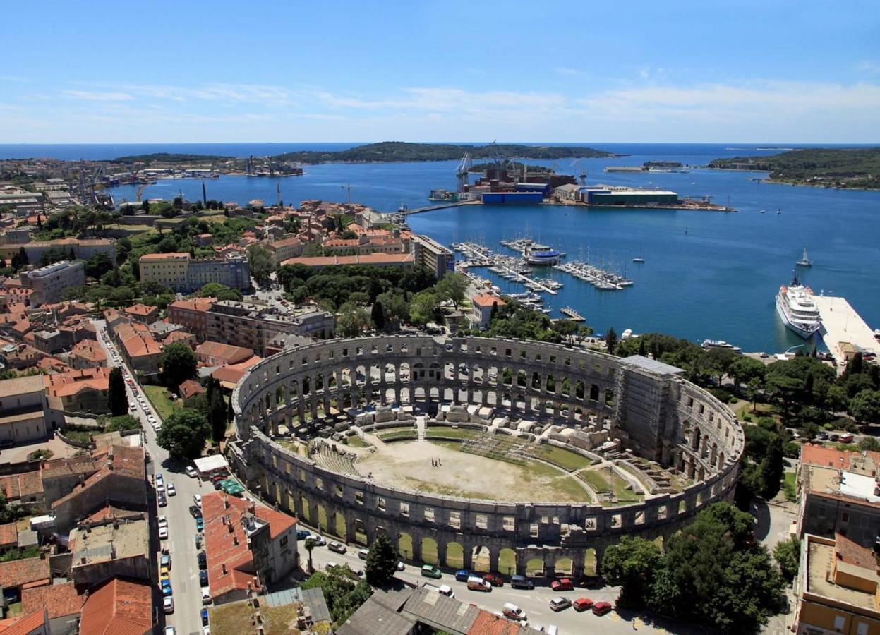 Apartments With Wifi Pula - 6987 Екстер'єр фото